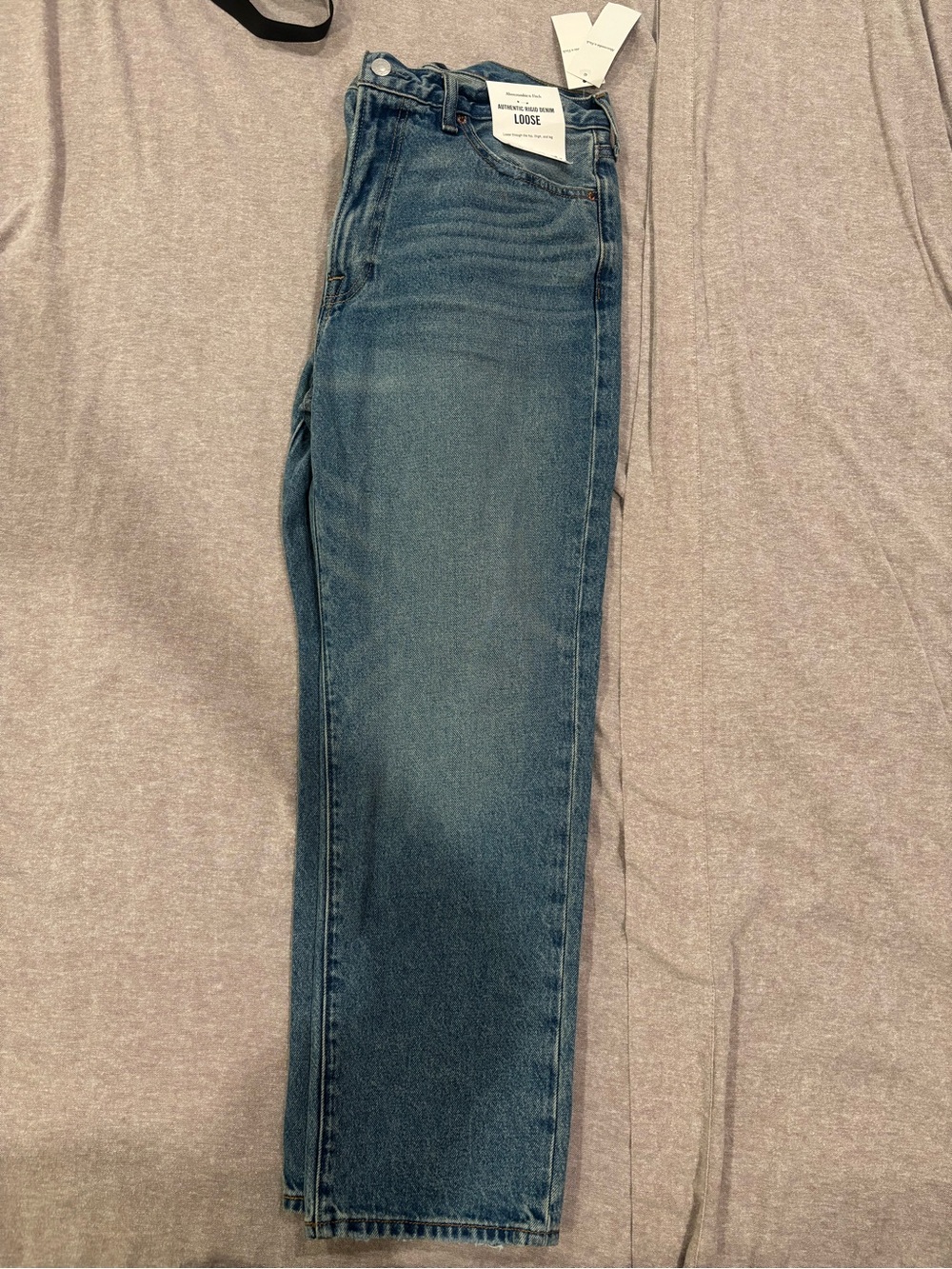 Abercrombie & Fitch Loose Relaxed Jeans in Mid Blue